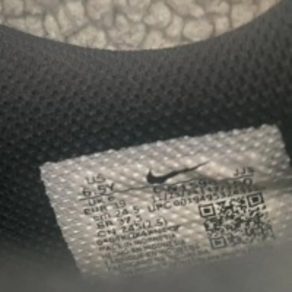 Nike Panda Dunk Low Size 6.5Y - Picture 5 of 5